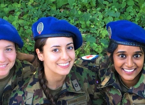 Frauen in Armee Uniform RKD